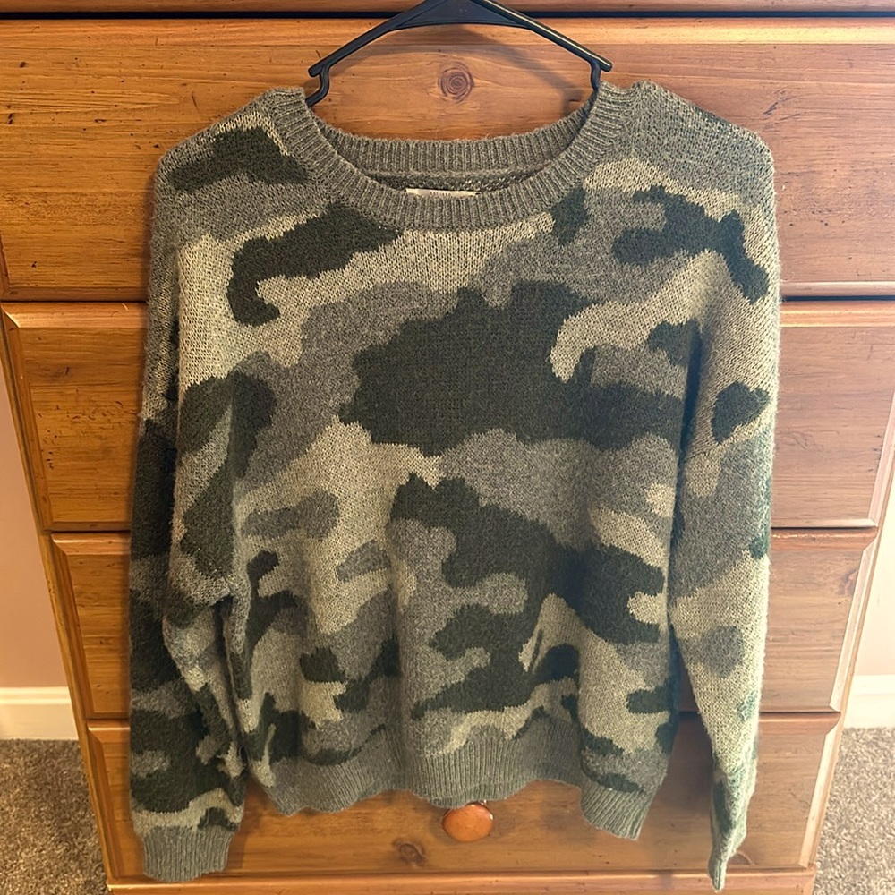 Lucky Brand cropped camo sweater